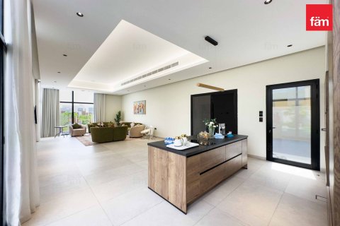 Villa à Dubai, 7 chambres, 1097.1 m², № 46863 - photo 10