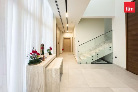 Villa à Dubai, 7 chambres, 1097.1 m², № 46863 - photo 3