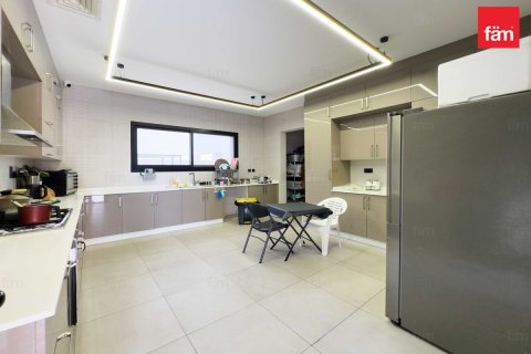 Villa à Dubai, 7 chambres, 1097.1 m², № 46863 - photo 18