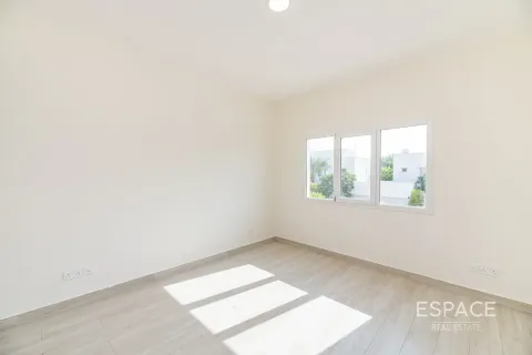 Villa in Meadows, Dubai 4 bedrooms, 381 sq.m. № 71290 - photo 12