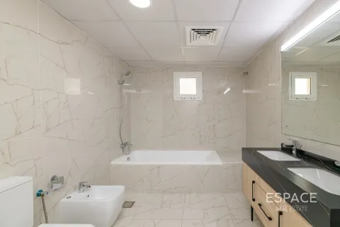 Villa in Meadows, Dubai 4 bedrooms, 381 sq.m. № 71290 - photo 15