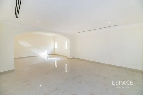 Villa in Meadows, Dubai 4 bedrooms, 381 sq.m. № 71290 - photo 2