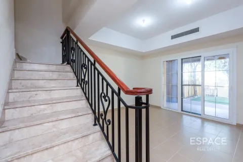 Снять в аренду таунхаус в Арабиан Ранчес, Дубай: 2 спальни, 175м², № 71293 - фото 3