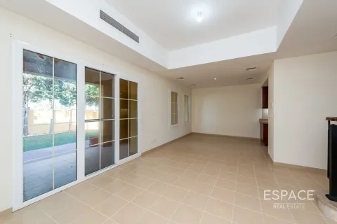 Снять в аренду таунхаус в Арабиан Ранчес, Дубай: 2 спальни, 175м², № 71293 - фото 4