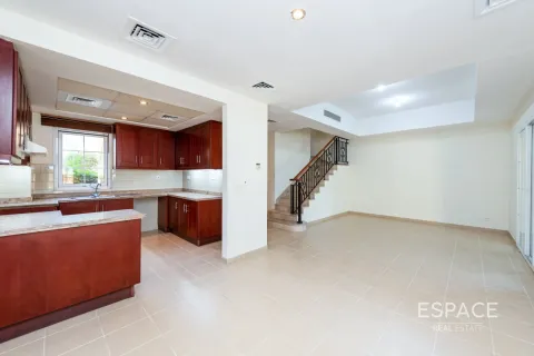 Снять в аренду таунхаус в Арабиан Ранчес, Дубай: 2 спальни, 175м², № 71293 - фото 6