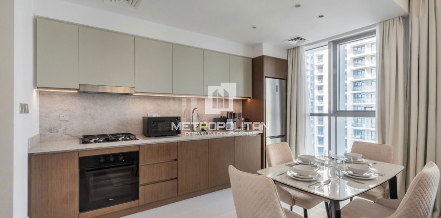 Apartment in EMAAR Beachfront, Dubai Harbour, Dubai 1 bedroom, 80 sq.m. № 73587