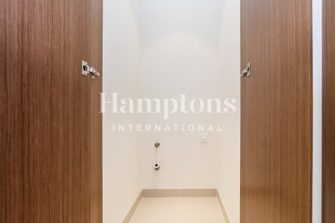 Apartment in Dubai Harbour, Dubai 2 bedrooms, 112.04101800 sq.m. № 63420 - photo 1