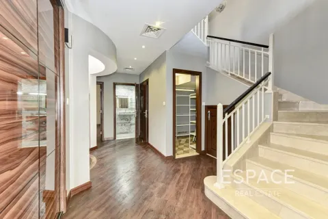 Villa in The Lakes, Dubai 4 bedrooms, 288 sq.m. № 62345 - photo 6