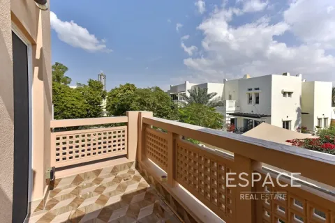 Villa in The Lakes, Dubai 4 bedrooms, 288 sq.m. № 62345 - photo 18