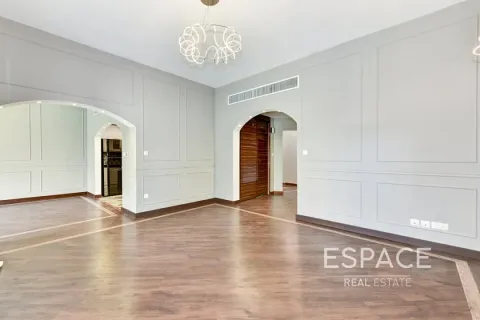 Villa in The Lakes, Dubai 4 bedrooms, 288 sq.m. № 62345 - photo 2