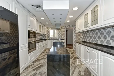Villa in The Lakes, Dubai 4 bedrooms, 288 sq.m. № 62345 - photo 3