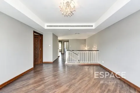 Villa in The Lakes, Dubai 4 bedrooms, 288 sq.m. № 62345 - photo 14
