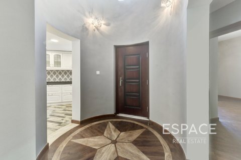 Villa in The Lakes, Dubai 4 bedrooms, 288 sq.m. № 62345 - photo 15