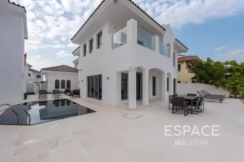 Villa in Palm Jumeirah, Dubai 4 bedrooms, 511 sq.m. № 62344 - photo 1