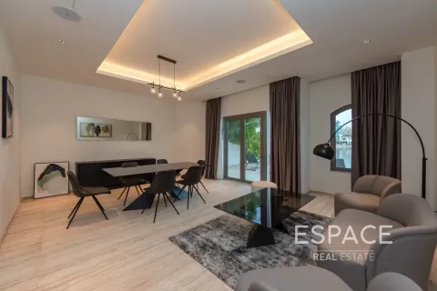 Villa in Palm Jumeirah, Dubai 4 bedrooms, 511 sq.m. № 62344 - photo 3
