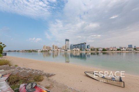 Villa in Palm Jumeirah, Dubai 4 bedrooms, 511 sq.m. № 62344 - photo 15
