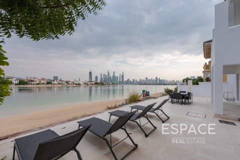Villa in Palm Jumeirah, Dubai 4 bedrooms, 511 sq.m. № 62344 - photo 16