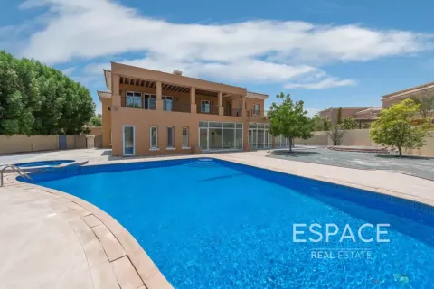 Villa in Arabian Ranches, Dubai 6 bedrooms, 790 sq.m. № 62346 - photo 1