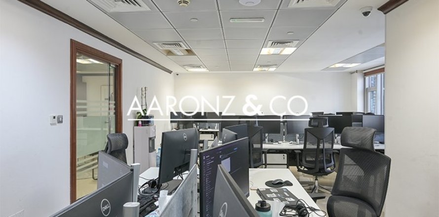 Офис в Бизнес-Бэе, Дубай, 302м², № 83177