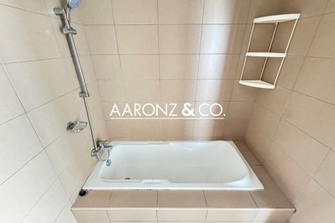 Apartment in Jumeirah Lake Towers, Dubai 2 bedrooms, 94 sq.m. № 95249 - photo 13