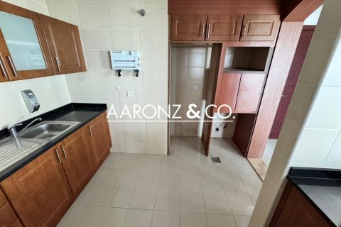 Apartment in Jumeirah Lake Towers, Dubai 2 bedrooms, 94 sq.m. № 95249 - photo 12