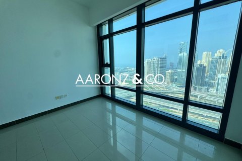 Apartment in Jumeirah Lake Towers, Dubai 2 bedrooms, 94 sq.m. № 95249 - photo 7