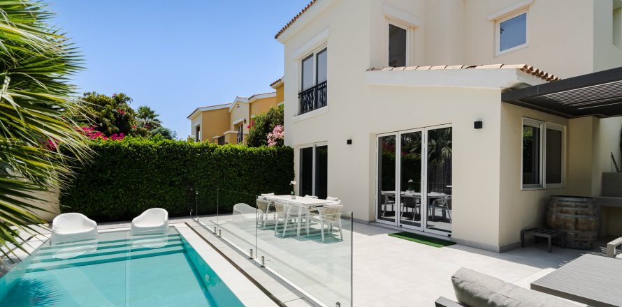 Townhouse in Dubai 3 bedrooms, 225 sq.m. № 120547