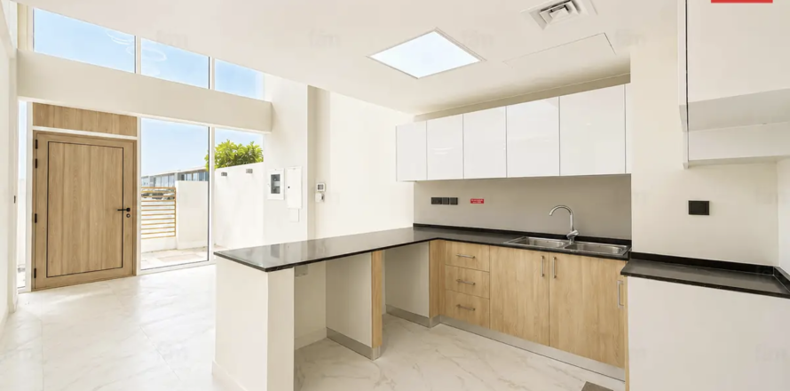Townhouse in Dubai 2 bedrooms, 79.3 sq.m. № 118777