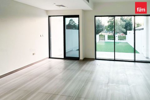 Снять в аренду таунхаус в Дубае: 4 спальни, 180м², № 93433 - фото 3