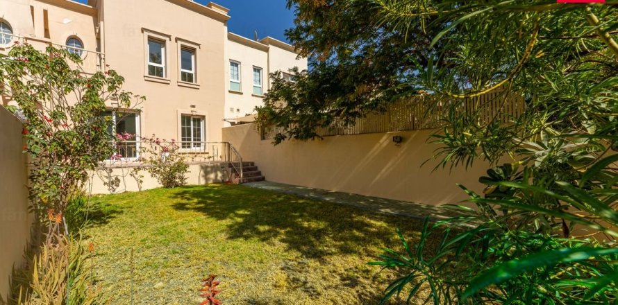 Townhouse in Dubai 2 bedrooms, 212.1 sq.m. № 93424