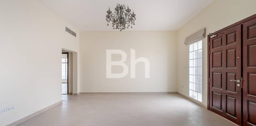 Villa en Dubai, 6 dormitorios, 279 m², № 21124
