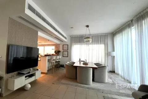 Villa in Legacy Nova Villas, Jumeirah Park, Dubai 4 bedrooms, 511 sq.m. № 62173 - photo 3