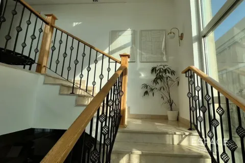 Villa in Legacy Nova Villas, Jumeirah Park, Dubai 4 bedrooms, 511 sq.m. № 62173 - photo 7