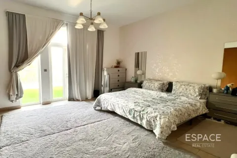 Villa in Legacy Nova Villas, Jumeirah Park, Dubai 4 bedrooms, 511 sq.m. № 62173 - photo 8