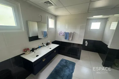 Villa en Meadows, Dubai, 4 dormitorios, 337 m², № 62172 - foto 13