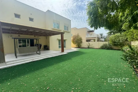 Villa en Meadows, Dubai, 4 dormitorios, 337 m², № 62172 - foto 2
