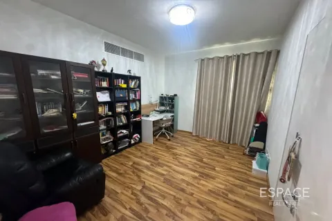 Villa en Meadows, Dubai, 4 dormitorios, 337 m², № 62172 - foto 9