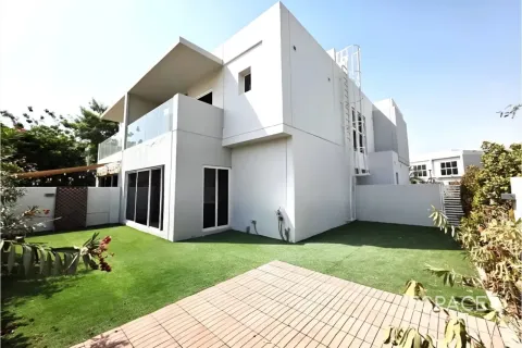 Вилла в Мудоне, Дубай, 4 спальни, 248м², № 122674
