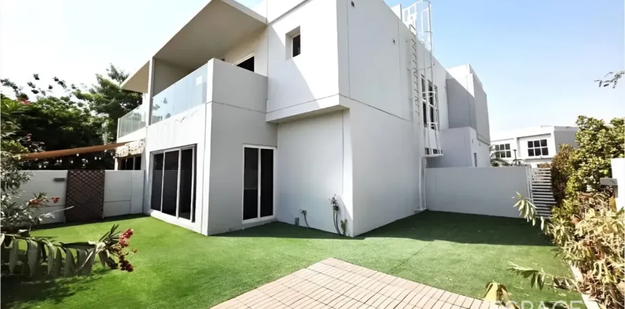 Вилла в Мудоне, Дубай, 4 спальни, 248м², № 122674
