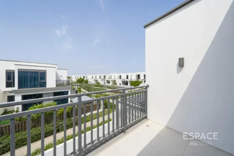 Villa in Dubai Hills Estate, Dubai 4 bedrooms, 229 sq.m. № 122675 - photo 15