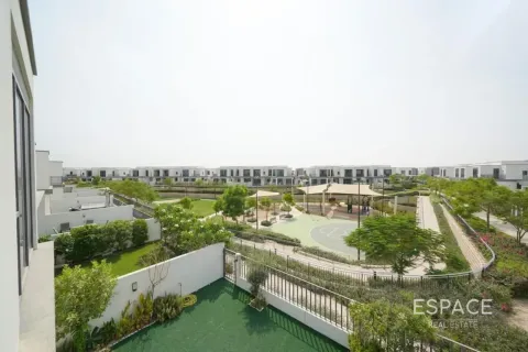 Villa in Dubai Hills Estate, Dubai 4 bedrooms, 229 sq.m. № 122675 - photo 3