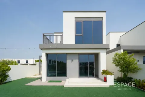 Villa in Dubai Hills Estate, Dubai 4 bedrooms, 229 sq.m. № 122675 - photo 2