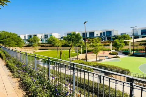 Villa in Dubai Hills Estate, Dubai 4 bedrooms, 229 sq.m. № 122675 - photo 7
