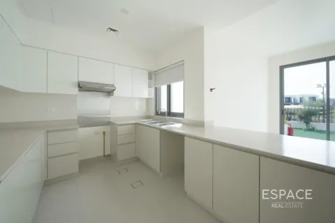 Villa in Dubai Hills Estate, Dubai 4 bedrooms, 229 sq.m. № 122675 - photo 4