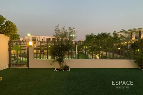 Villa in Dubai Hills Estate, Dubai 4 bedrooms, 229 sq.m. № 122675 - photo 16