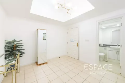 Apartment in Dubai Marina, Dubai 3 bedrooms, 234 sq.m. № 122676 - photo 15