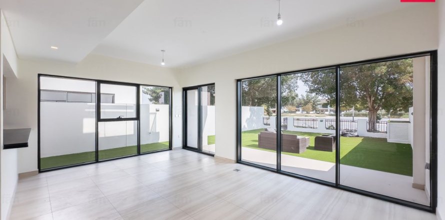 Таунхаус в Дубае, 4 спальни, 274.5м², № 100004