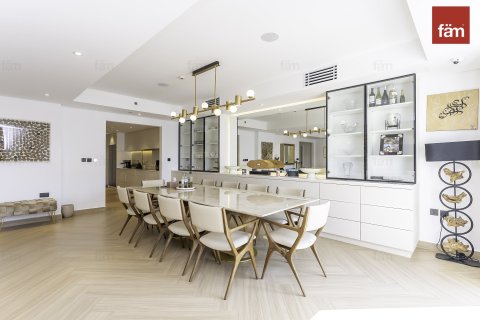 Townhouse in Palm Jumeirah, Dubai 3 bedrooms, 720.7 sq.m. № 60625 - photo 1