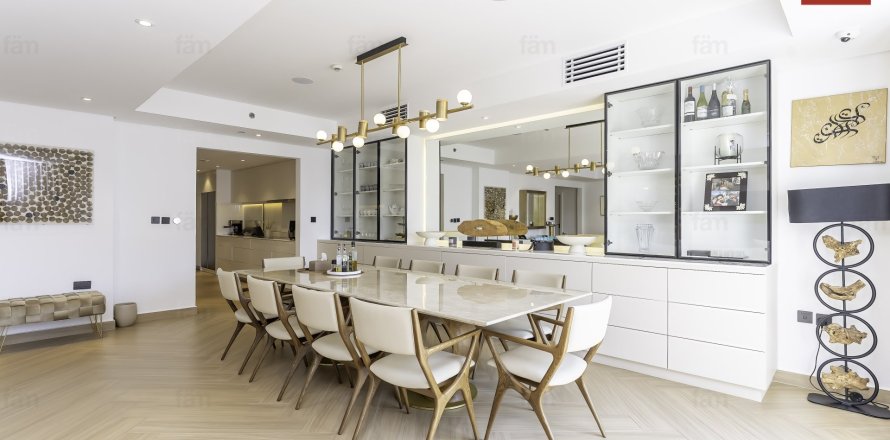 Townhouse in Palm Jumeirah, Dubai 3 bedrooms, 720.7 sq.m. № 60625