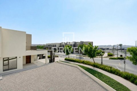 Villa in EMAAR South, Dubai South (Dubai World Central), Dubai 4 bedrooms, 304.16 sq.m. № 141113 - photo 18